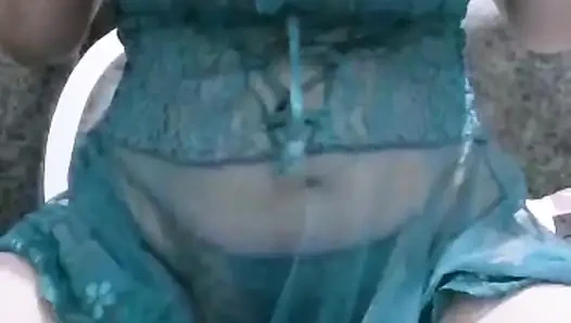 Cezayir'de en büyük göğüslü Cezayirli öğretmen kocasının odasında mastürbasyon yapıyor