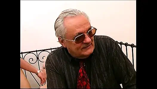 Fantastik amatör gençler oyuncu seçmelerinde büyük yaraklarla sikiliyor (tam film)