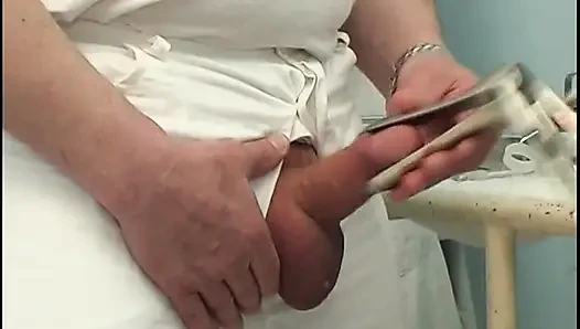 Doktor iş yerinde mastürbasyon yapıyor