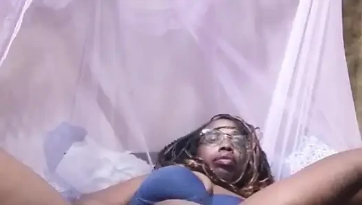 Seksi üvey anne üvey oğlu evde yokken sikişiyor.