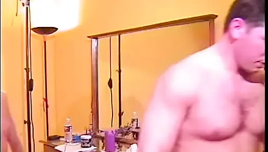 Porno çekerken biraz eğleniyor