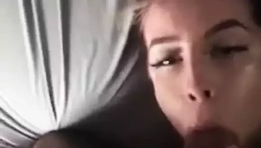 Derin gırtlak ve büyük penisten büyük yüz!