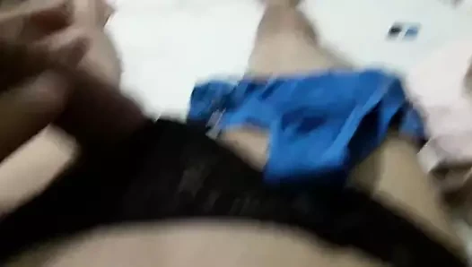 Brincando com as calcinhas da minha vizinha Brenda