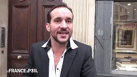 Azgın sarışın sürtük yarağın her yerine salya akıtıyor