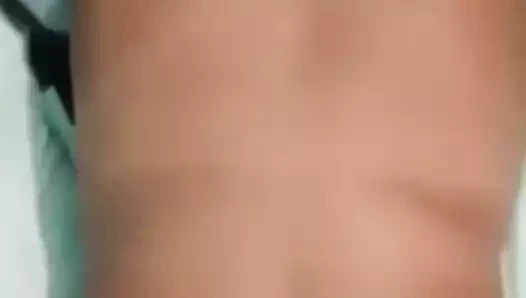 Me  pide verga mientras su marido trabaja