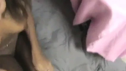 Çift sözlü olarak birbirlerini tatmin eder