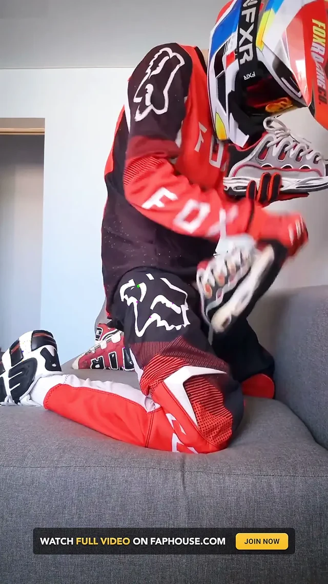 Mxgear giyip Osiris spor ayakkabılarımı sikiyorum
