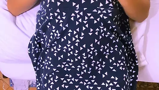 Üvey kız kardeş kafirini oturma odasına davet etti ve rezervasyon yapmadan teslim oldular.