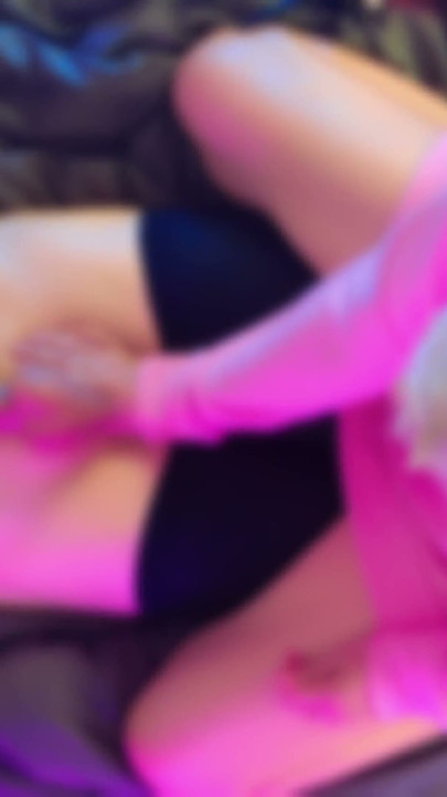 Utangaç femboy boşalan itibaren şehvetli handjob | Klip 2