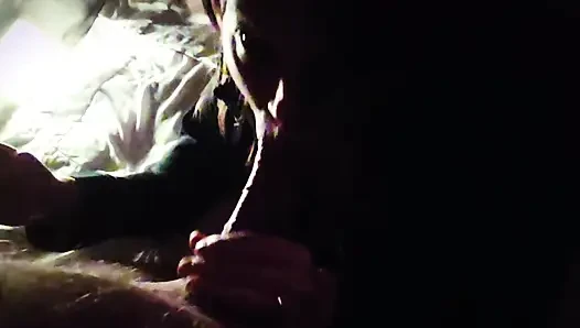 Karanlıkta sigara içen oral seks
