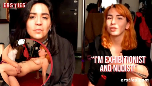 Ersties - seksi hatunlar bir kayışla onu giyiyor