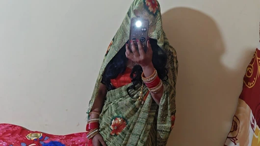 Çok güzel Hintli kadın üvey erkek kardeşi tarafından domaltılarak sikiliyor