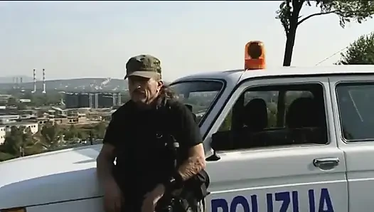 Çarpıcı esmer ateşli liza del sierra polisin ünlü suç patronunu yakalamasına yardımcı oluyor