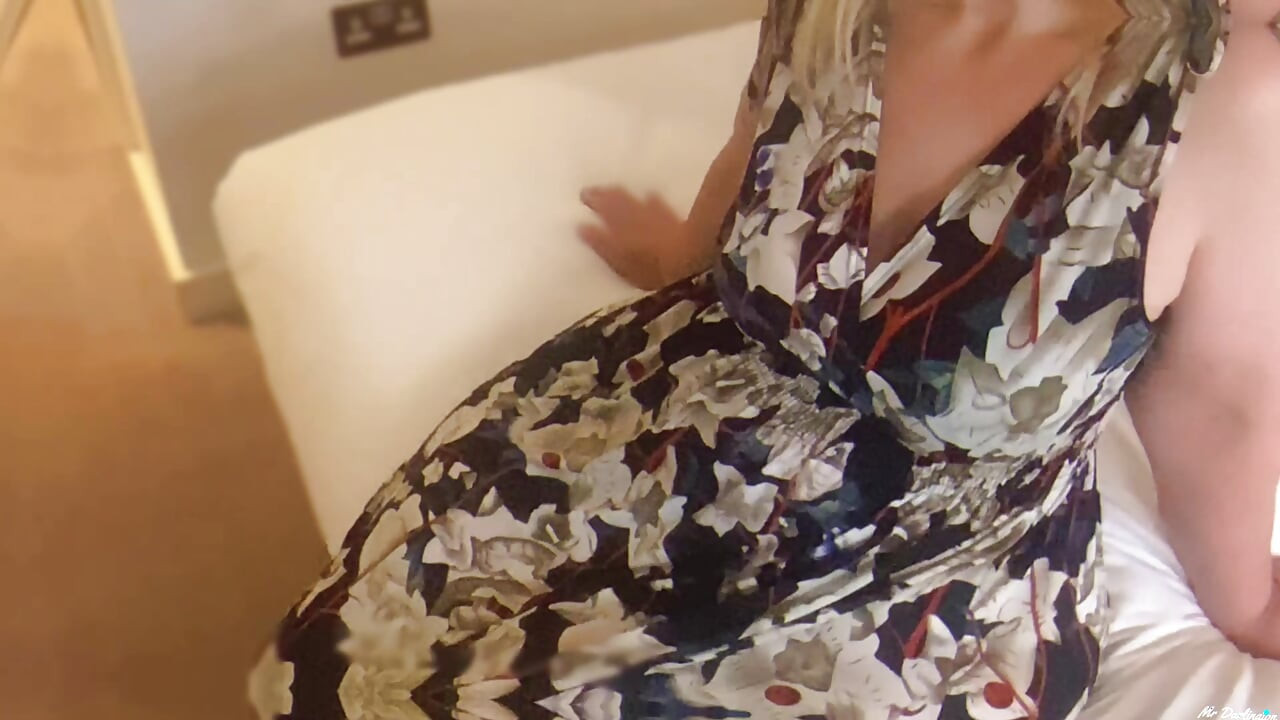 My friends mother let me give her a oily massage and fuck bareback