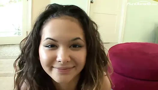 Notgeile Rektorin spielt mit Lehrer und Schuelerin