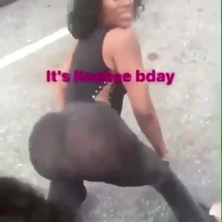 Seksi karamel hottie twerking üzerinde ona doğum günü