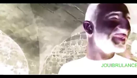 VITE TROIS LES COUILLES