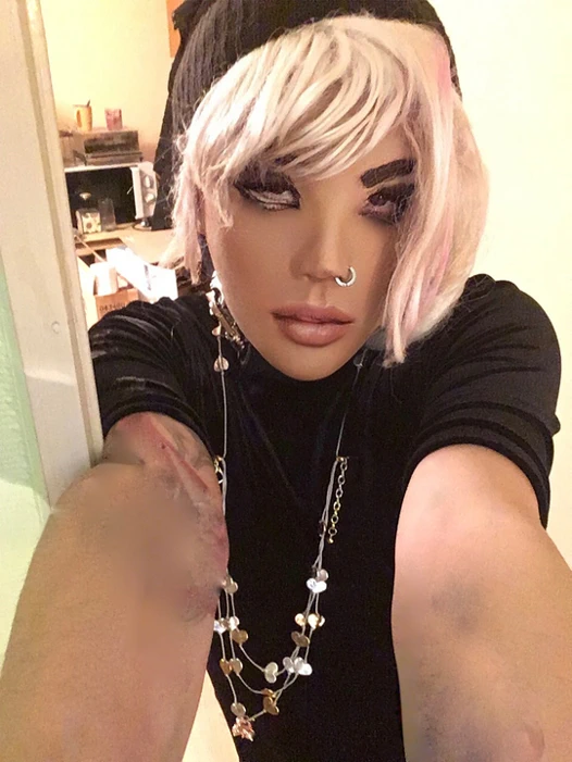 Tuvalette sürtük seansları - beyaz peruk