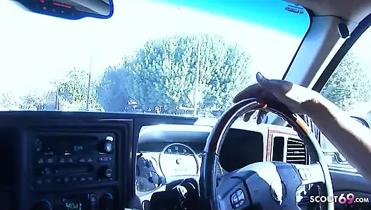 Küçük memeli minyon kız prezervatifsiz ilk ırklararası oyuncu seçmelerinde sikişiyor ve konuşuyor