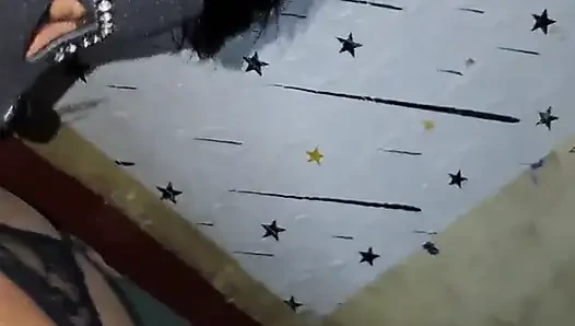 Üvey oğlum beni yoga yaparken buluyor, beni çılgınca sikiyor