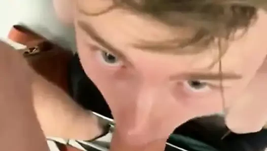 hizmet veren baba içinde bir kamu banyo