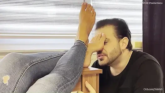 Pembe topuklu ayakkabıdan çıplak ayaklara - valeria gecesi (yandan görünüm)