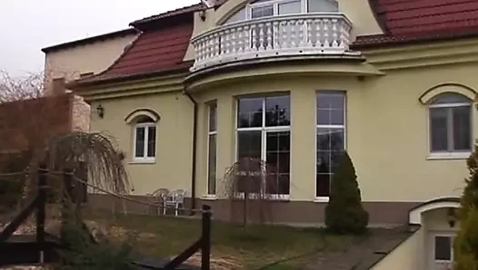 Çoraplı muhteşem Alman sürtük mutfakta sikiliyor