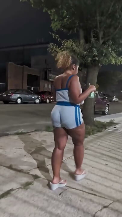 Bacakla Azdıran Redbone Iri Güzel Kadın Doğal Şişman Göt Salyalı Bacaklı Bacaklı Kalın Kalçalar
