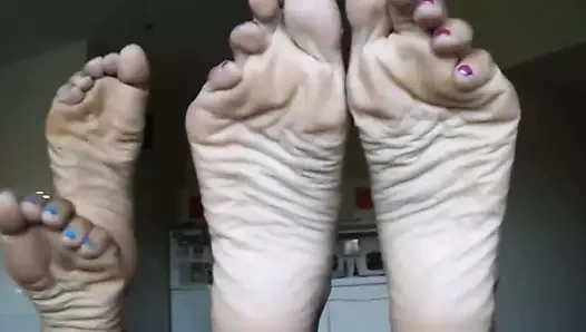 tabanları üzerinde gösteri