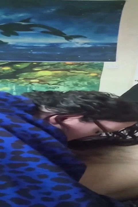 Ssbbw şanslı hayranına şehvetli bir şekilde sakso çekiyor