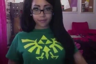 Facebook bulur - inek kolej kız kamerada sutyen yanıp söner