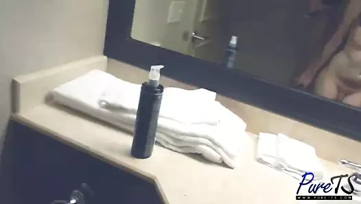 Amatör ts bebek mackenzie rae gets becerdin içinde the mirror