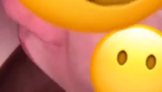 Büyük zenci yarağım beyaz sulu amcığını sikiyor