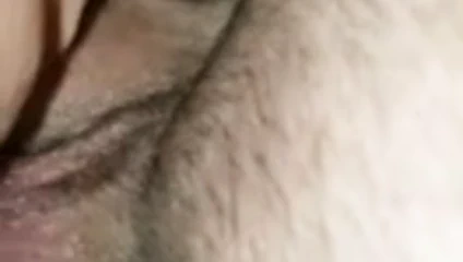 Karımın sırılsıklam ıslak amına giriyorum