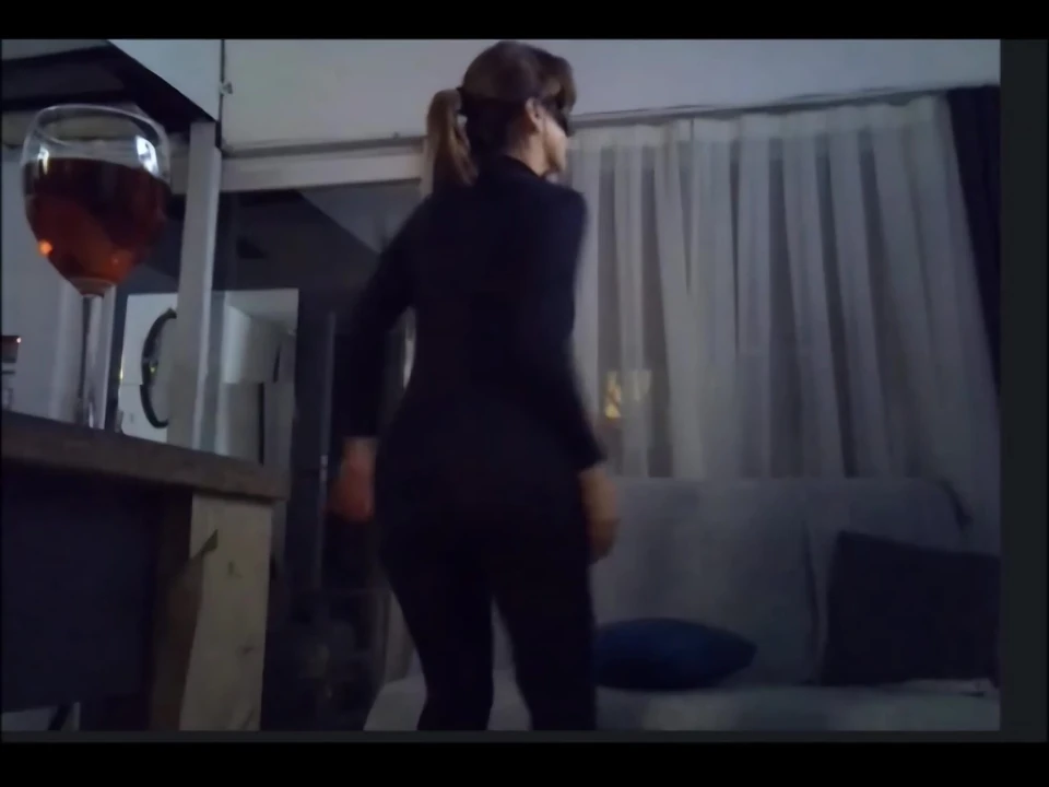 Üstsüz azdırma dansı