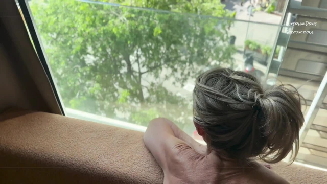 Gilf başkalarının gitmesini izlerken seksi seviyor.