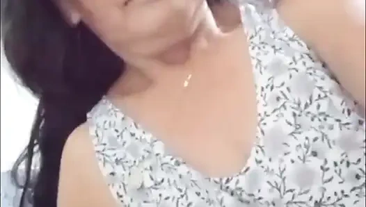 Vajinama dokunuyorum