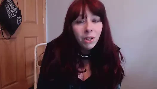 Tanrıça mikki Sixx sözlü olarak seni eziyor ve küçük düşürüyor