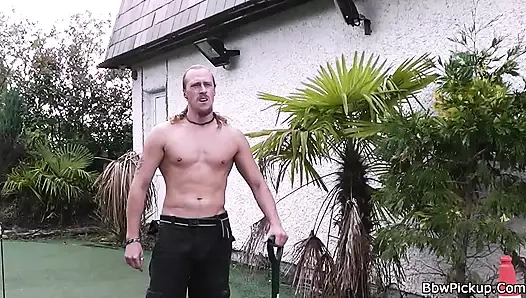 Busty sarışın yağ yayılır bacaklar için yabancı