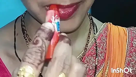 Hintli ateşli kız erkek arkadaşıyla buluşmaya hazırdı ve evine gitti. Sonra sikildi.