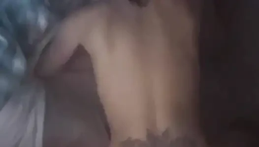 Üvey kız kardeş bu büyük yarağı seviyor.
