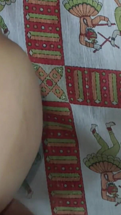 Ateşli Hintli seksi evli kadın üvey babasıyla seks yapıyor | Klip 1