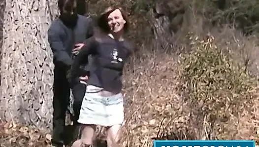 İnce hatun Cody açık havada kovboy kızda paslı büyük yaraktan zevk alıyor
