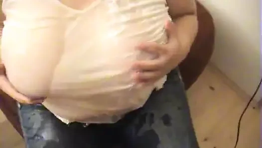 çiş sırılsıklam göğüsleri