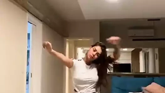Ana putinha dancando puta