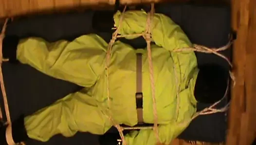 Köle su geçirmez takım elbise içinde