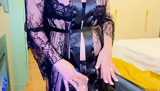 Üvey anne, güzel dantelli iç çamaşırı ve çoraplarla üvey oğlunu baştan çıkardı; eşi işteydi