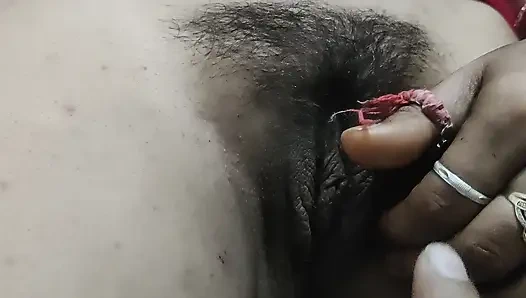 Yatak odasında Hintli amcık