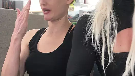 Kadın egemenliği makyajı - maskara, sahte kırbaçeler, ruj