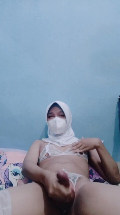 Beyaz iç çamaşırlı seksi eşcinsel kadın tesettürlü elle muamele | Klip 2